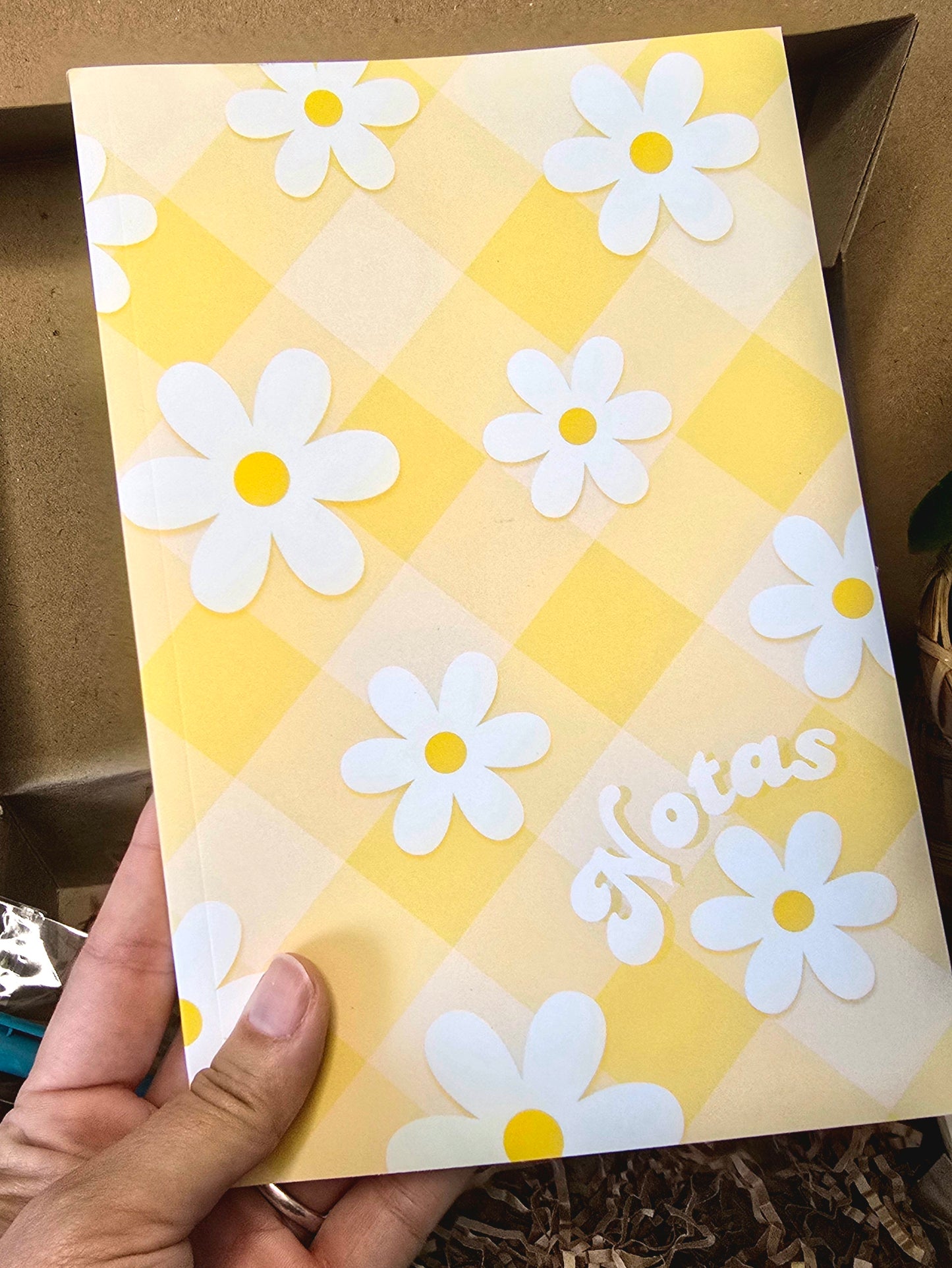 Libreta Con Líneas: Retro Daisies Amarilla